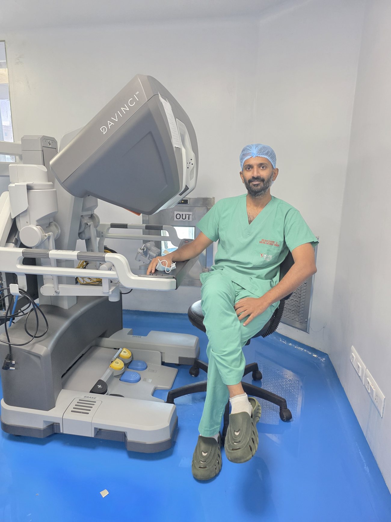 Dr. Shashank operating the da Vinci robotic surgical system
